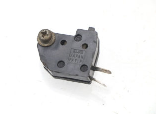 CONTACTEUR FEU STOP DROIT