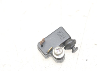 CONTACTEUR FEU STOP DROIT