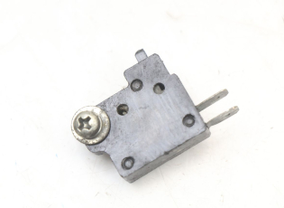 CONTACTEUR FEU STOP DROIT