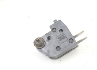 CONTACTEUR FEU STOP DROIT