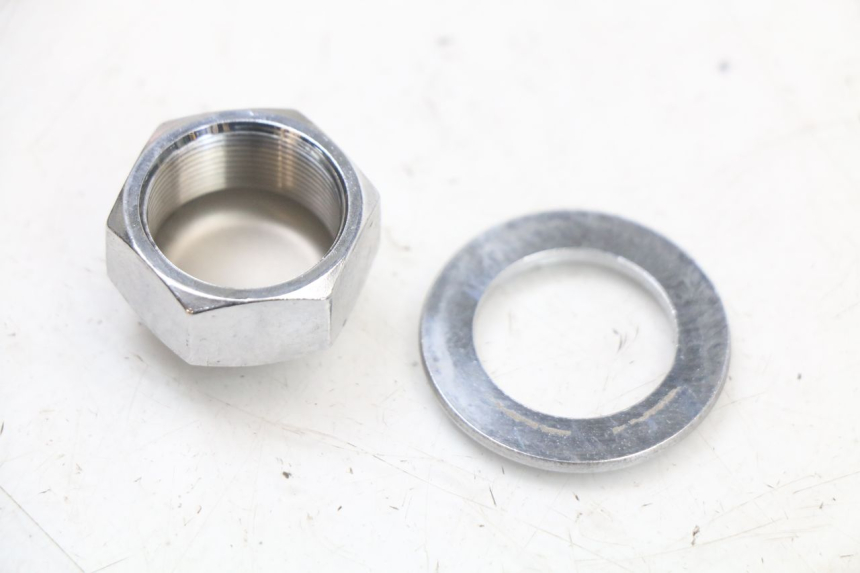 photo de GABELKRONE MUTTER YAMAHA XJ6 ABS 600 (2008 - 2016) - Technische Nahaufnahme