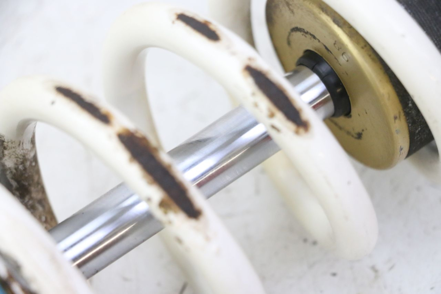 photo de FEDERBEIN APRILIA ETX 125 (1998 - 2002) - Details der Befestigungspunkte