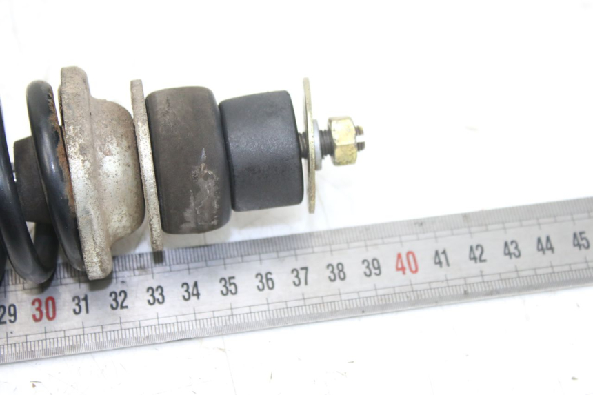 photo de HINTERE FEDERUNG PIAGGIO LIBERTY 4T 50 (2004 - 2008) - Details der Befestigungspunkte