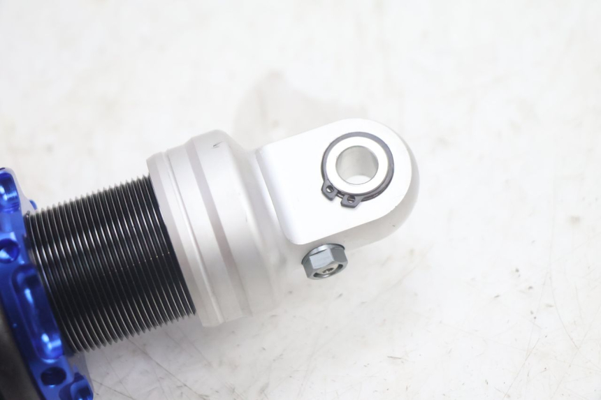 photo de HINTERER STOßDäMPFER APOLLO RFZ 150 - Technische Nahaufnahme