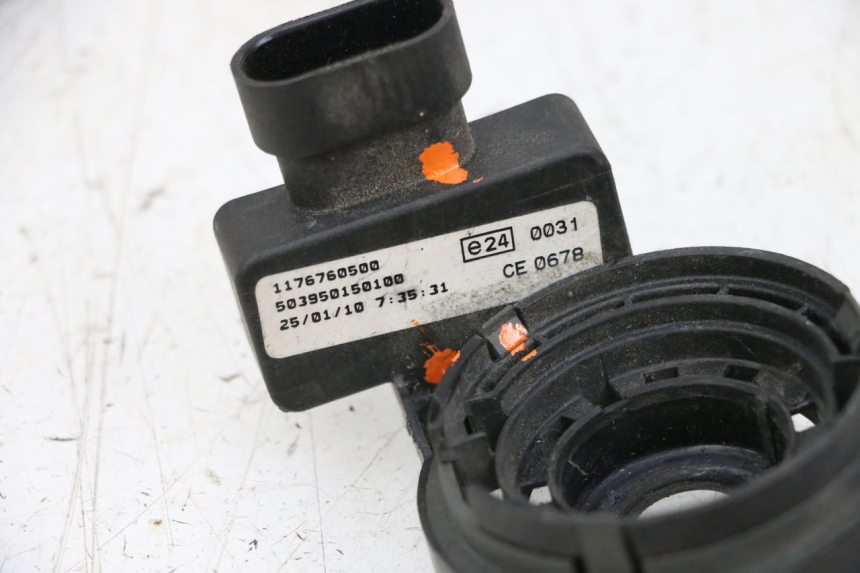 photo de TRANSPONDERANTENNE PEUGEOT GEOPOLIS 400 (2007 - 2013) - Detailansicht des Bauteils