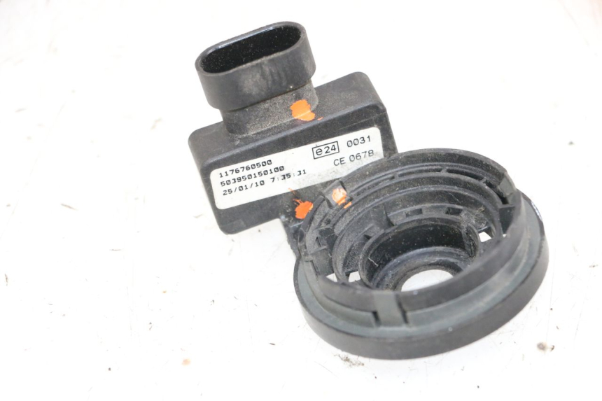 photo de TRANSPONDERANTENNE PEUGEOT GEOPOLIS 400 (2007 - 2013) - Zoom auf Gebrauchszustand