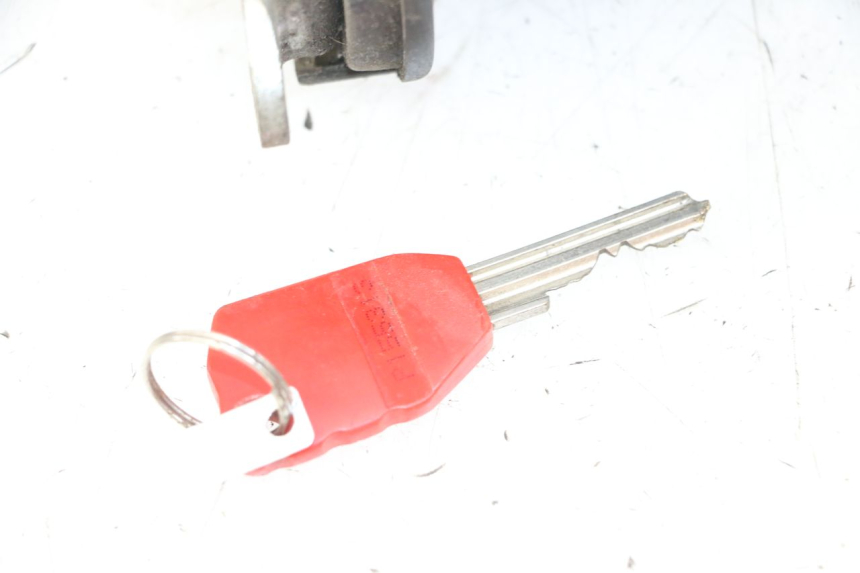 photo de DIEBSTAHLSICHERUNG PEUGEOT SPEEDFIGHT 100 (1997 - 2007) - Details der Befestigungspunkte