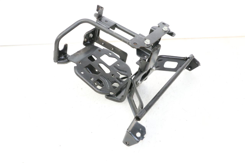 photo de VERKLEIDUNGSHALTER PEUGEOT SATELIS 125 (2013 - 2018) - Technische Nahaufnahme