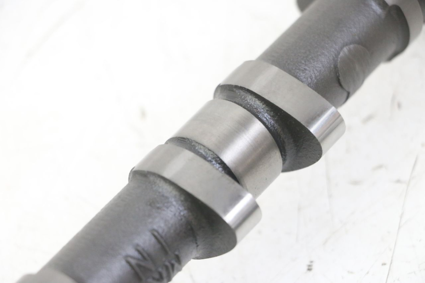 photo de EINLASSNOCKENWELLE HONDA CB R 1000 (2018 - 2023) - Zoom auf Gebrauchszustand