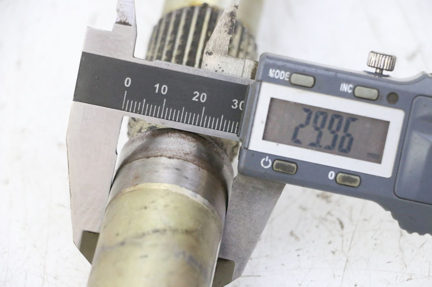 photo de ANTRIEBSWELLE  HYTRACK S 150 (2003 - 2011) - Detailansicht des Bauteils