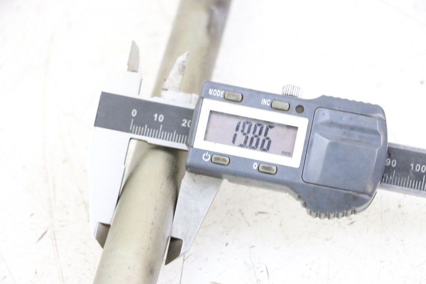 photo de SCHWINGENACHSE BMW S RR ABS S1000RR 1000 (2015 - 2018) - Detailansicht des Bauteils