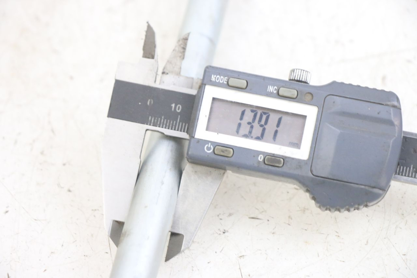 photo de SCHWINGARMACHSE HONDA CA REBEL 125 (1995 - 2001) - Detailansicht des Bauteils