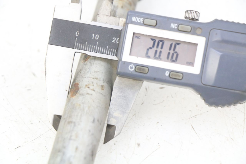 photo de SCHWINGARMACHSE HONDA CB R 1000 (2018 - 2023) - Detailansicht des Bauteils