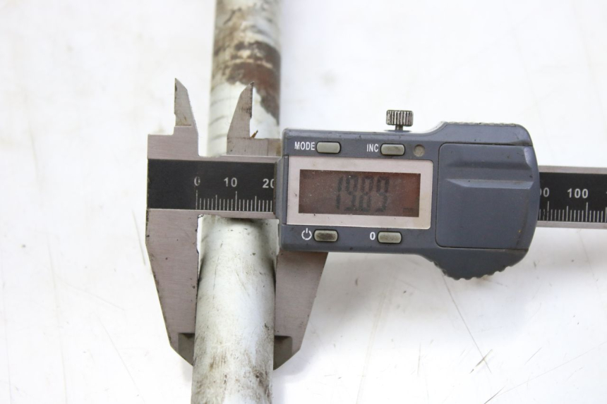 photo de SCHWINGARMACHSE HONDA CBF 500 (2004 - 2007) - Technische Nahaufnahme