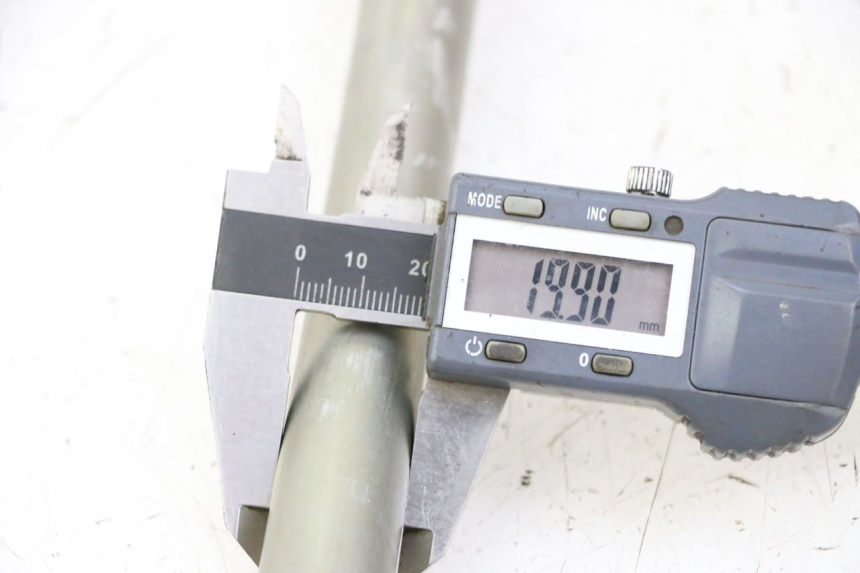 photo de SCHWINGENACHSE SUZUKI GSR 750 (2011 - 2017) - Detailansicht des Bauteils