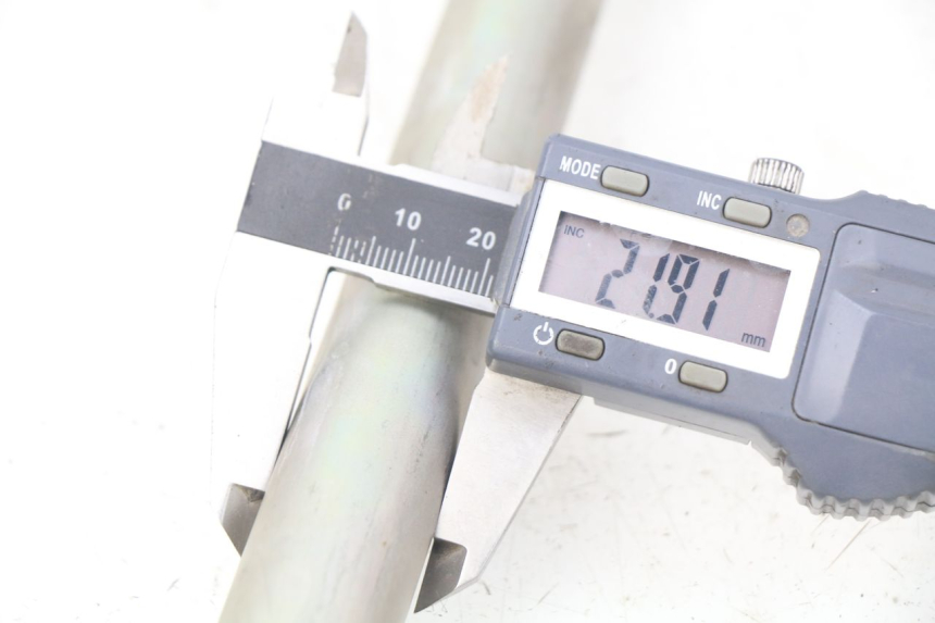 photo de SCHWINGENACHSE SUZUKI GSX-R GSXR 750 (2011 - 2016) - Zoom auf Gebrauchszustand