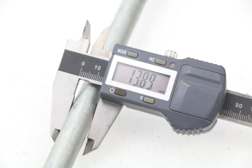 photo de SCHWINGENACHSE SUZUKI GSXF GSX F 600 (1988 - 1997) - Alternative Perspektive