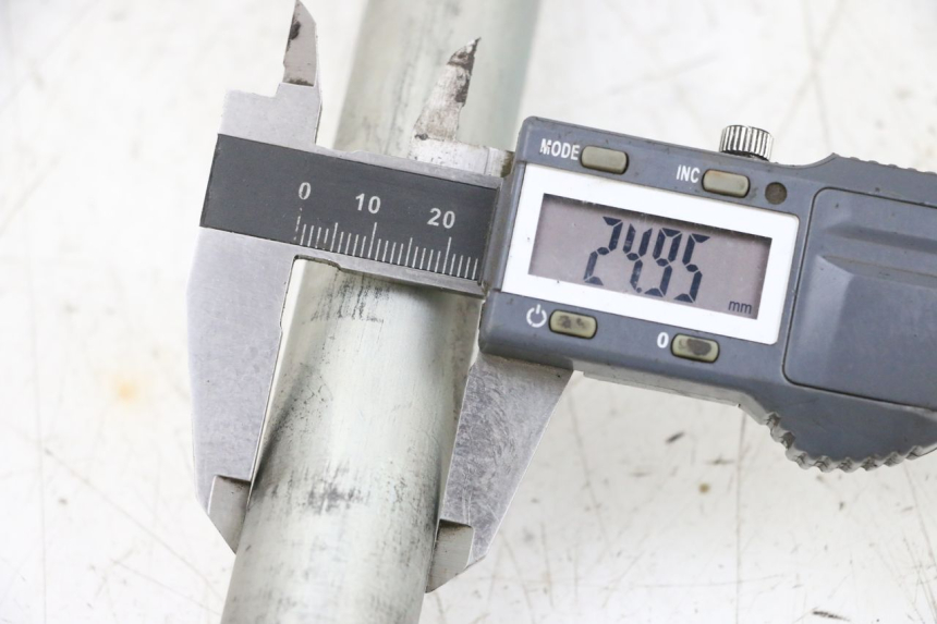 photo de SCHWINGENACHSE SUZUKI GSXR GSX-R 1000 (2003 - 2004) - Technische Nahaufnahme