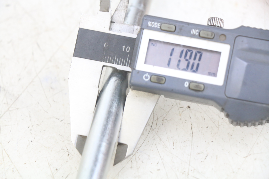 photo de SCHWINGARMACHSE YAMAHA MT ABS 125 (2014 - 2018) - Zoom auf Gebrauchszustand