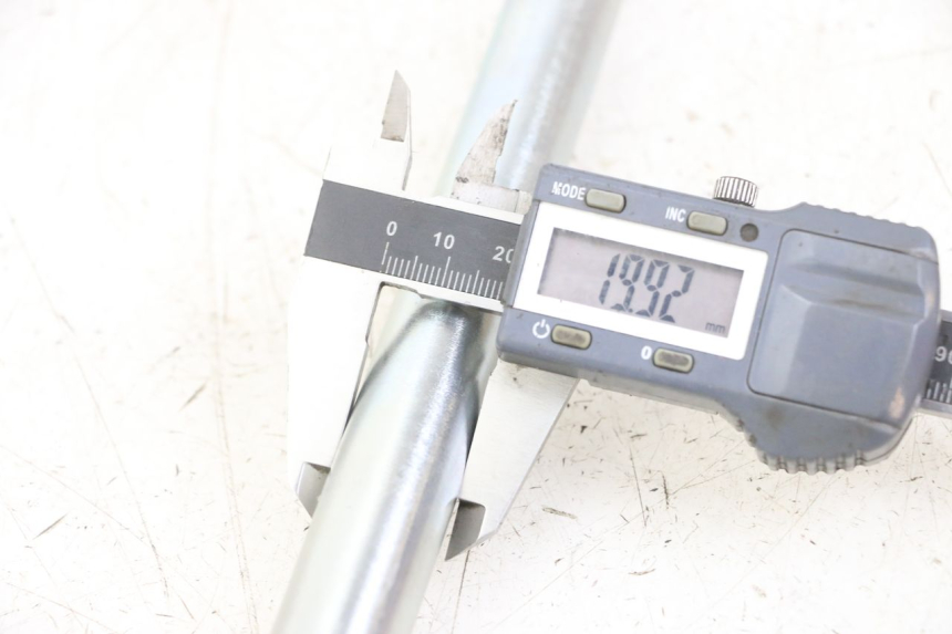 photo de SCHWINGENACHSE ROYAL ENFIELD HYMALAYAN 410 (2016 - 2023) - Detailansicht des Bauteils