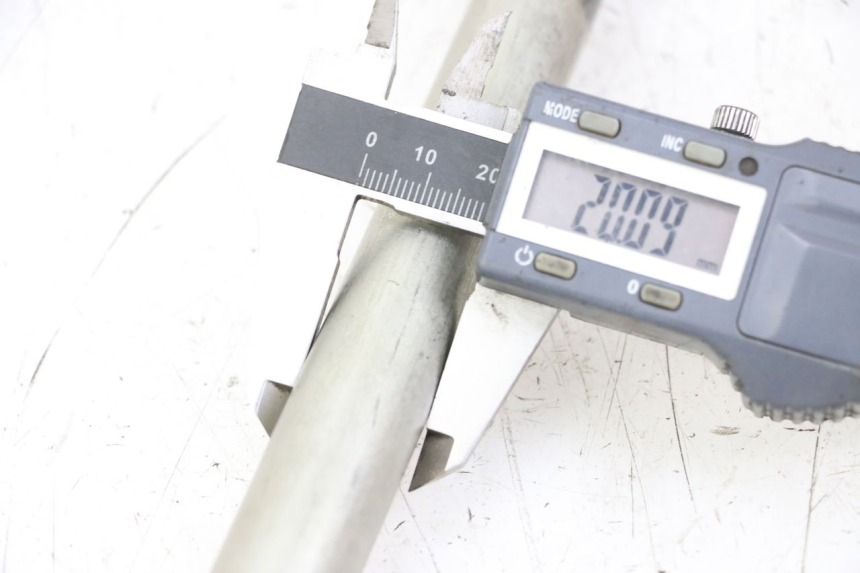 photo de SCHWINGARMACHSE SUZUKI GSX F GSXF 650 (2007 - 2015) - Detailansicht des Bauteils