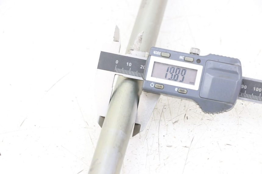 photo de SCHWINGARMACHSE SUZUKI GSX F GSXF 650 (2007 - 2015) - Detailansicht des Bauteils