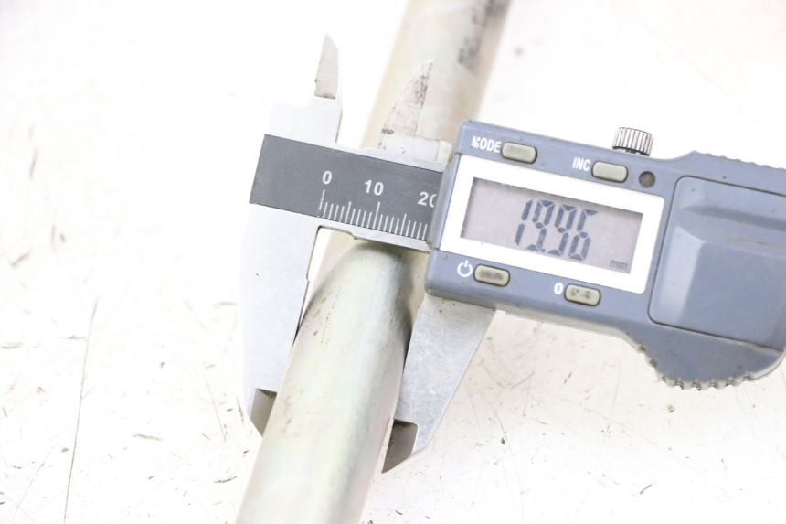 photo de SCHWINGARMACHSE SUZUKI GSX F GSXF 650 (2007 - 2015) - Detailansicht des Bauteils