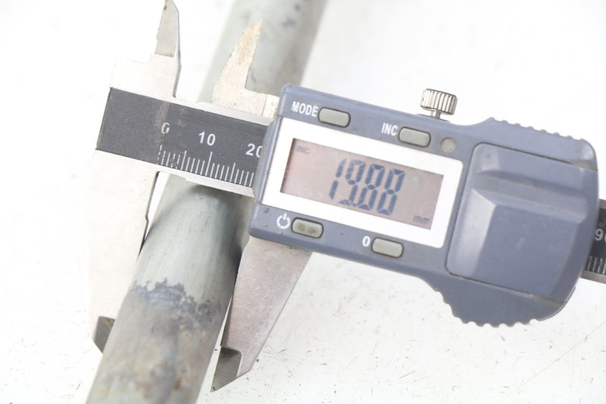 photo de SCHWINGENACHSE SUZUKI SV S 650 (1999 - 2002) - Zoom auf Gebrauchszustand