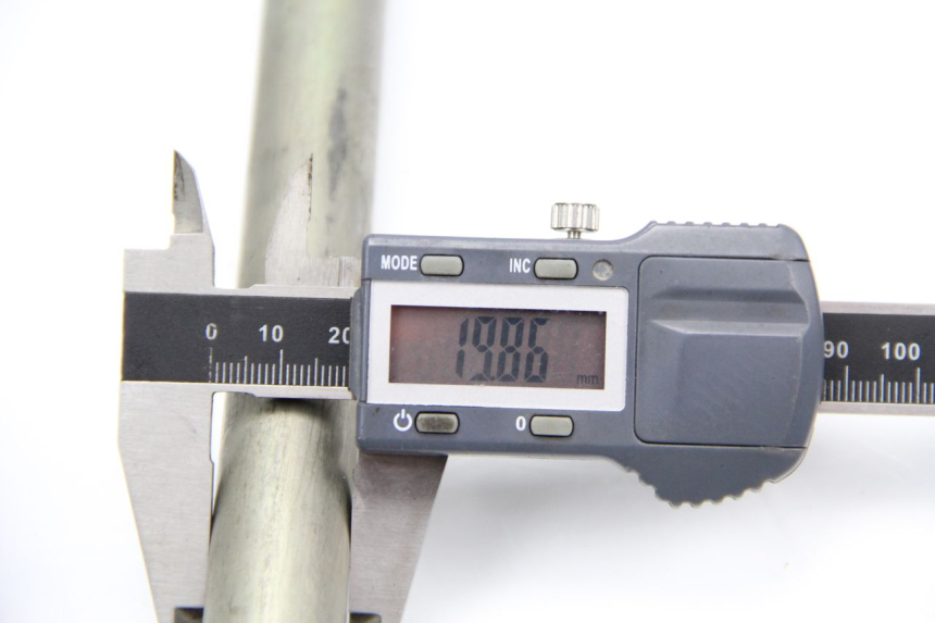 photo de SCHWINGENACHSE YAMAHA TDM ABS 900 (2002 - 2014) - Details der Befestigungspunkte