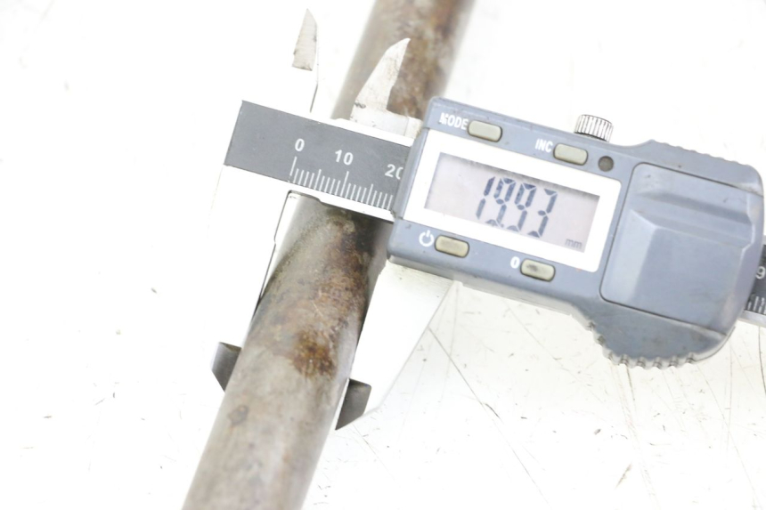 photo de SCHWINGENACHSE YAMAHA FZ1 FAZER 1000 (2007 - 2009) - Detailansicht des Bauteils