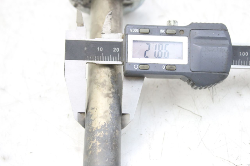 photo de SCHWINGARMACHSE YAMAHA YZF R1 1000 (2007 - 2008) - Zoom auf Gebrauchszustand