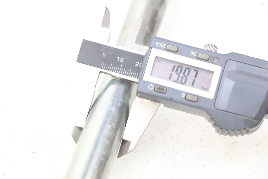 photo de SCHWINGARMACHSE KAWASAKI ZR7 ZR-7 S 750 (1999 - 2004) - Detailansicht des Bauteils