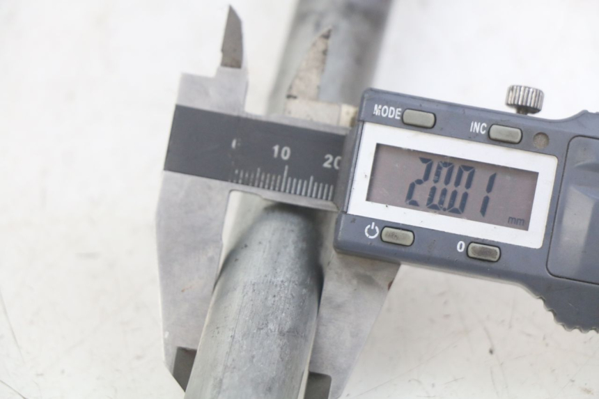 photo de SCHWINGARMACHSE KAWASAKI ZX-6R ZX6R 600 (1995 - 1997) - Technische Nahaufnahme