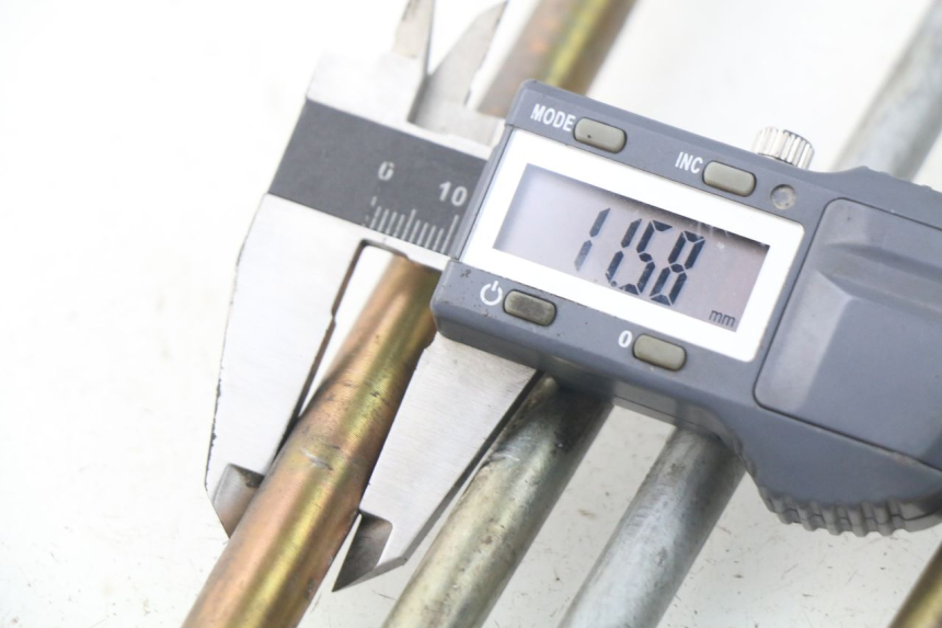 photo de SCHRAUBEN MOTOR MV AGUSTA BRUTALE R WALLY 910 (2008 - 2008) - Technische Nahaufnahme