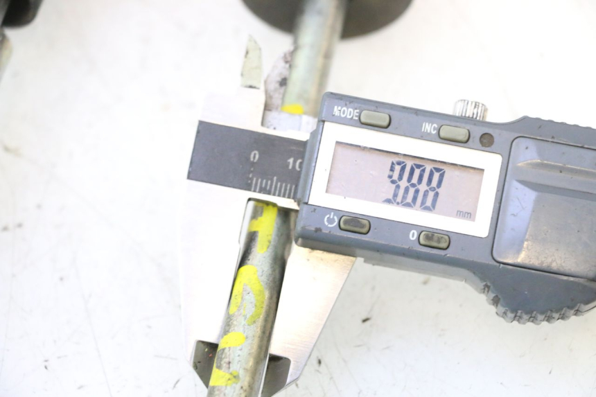 photo de SCHRAUBEN MOTOR HONDA FJS SILVER WING SILVERWING 400 (2005 - 2008) - Details der Befestigungspunkte