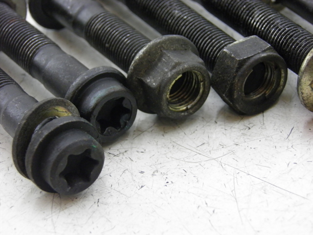 photo de SCHRAUBEN MOTOR TRIUMPH TROPHY 1200 (1996 - 2003) - Detailansicht des Bauteils