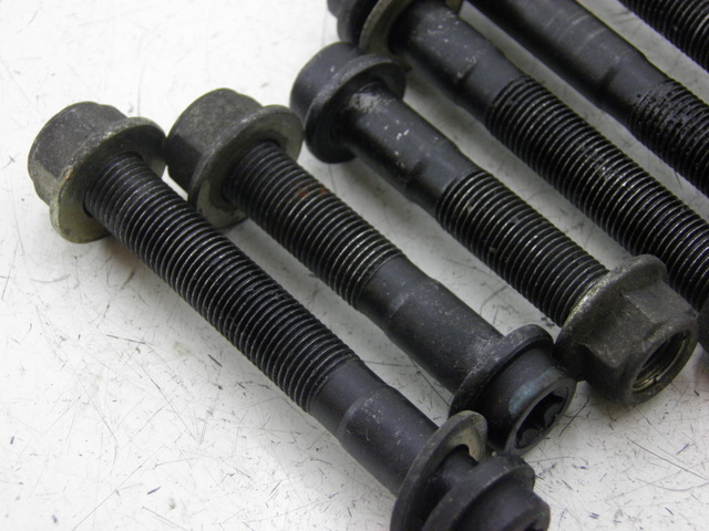 photo de SCHRAUBEN MOTOR TRIUMPH TROPHY 1200 (1996 - 2003) - Zoom auf Gebrauchszustand