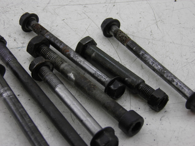 photo de SCHRAUBEN MOTOR YAMAHA FZS FAZER 600 (1998 - 2001) - Detailansicht des Bauteils