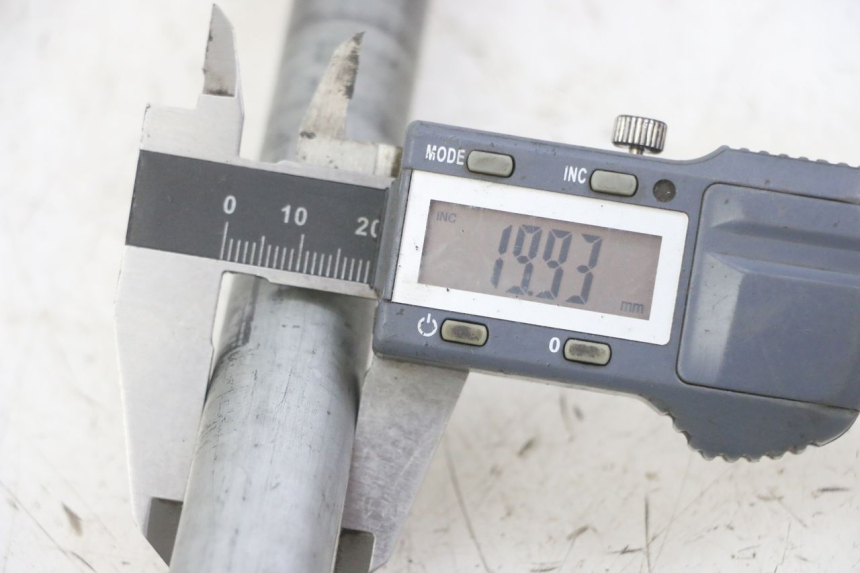 photo de HINTERRADACHSE HONDA CBF 500 (2004 - 2007) - Detailansicht des Bauteils