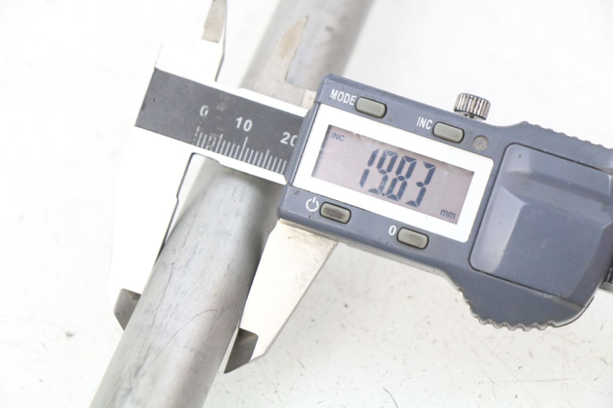 photo de HINTERRADACHSE HONDA CBRF CBR-F PC41 600 (2011 - 2013) - Technische Nahaufnahme