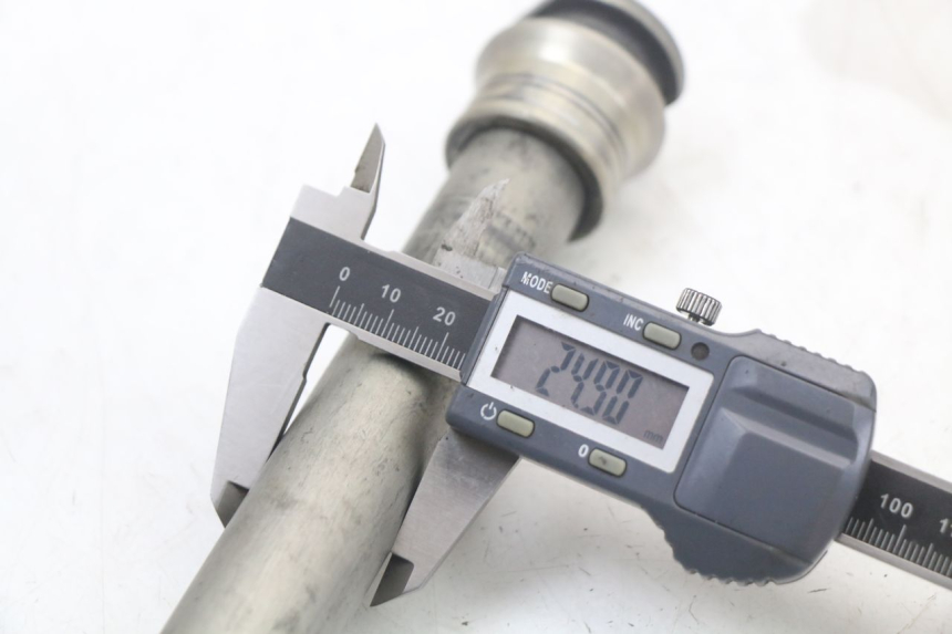 photo de HINTERRADACHSE HONDA CRF R 250 (2020 - 2021) - Technische Nahaufnahme