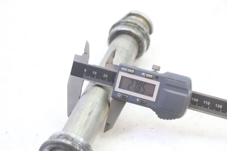 photo de HINTERRADACHSE YAMAHA FZ6 FAZER S2 600 (2007 - 2011) - Technische Nahaufnahme