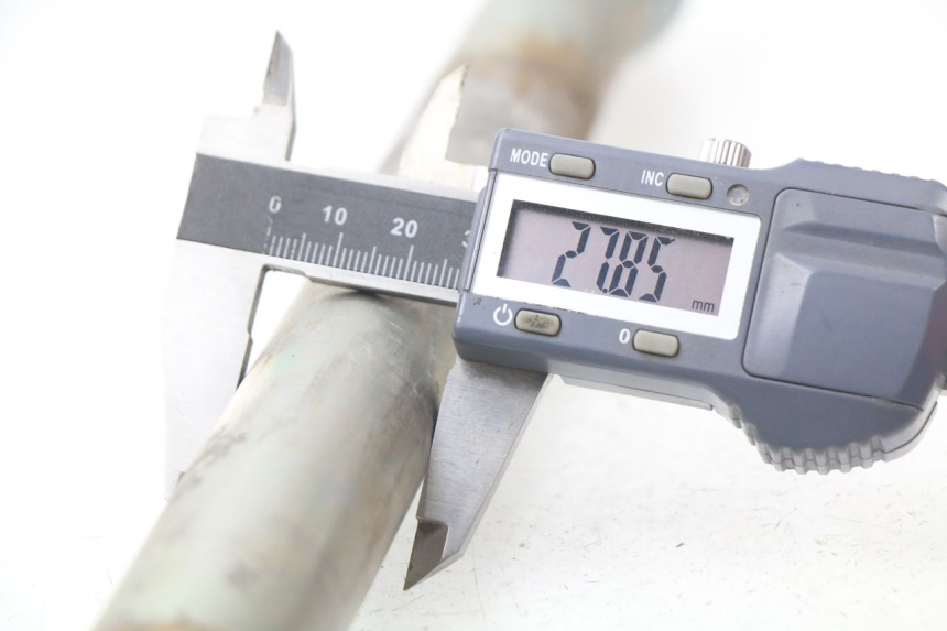 photo de HINTERRADACHSE YAMAHA FZ8 800 (2010 - 2016) - Detailansicht des Bauteils