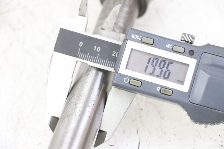 photo de HINTERRADACHSE KAWASAKI GTR 1000 (1994 - 2004) - Zoom auf Gebrauchszustand