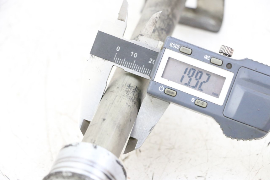 photo de HINTERRADACHSE SUZUKI GSX F GSXF 650 (2007 - 2015) - Detailansicht des Bauteils