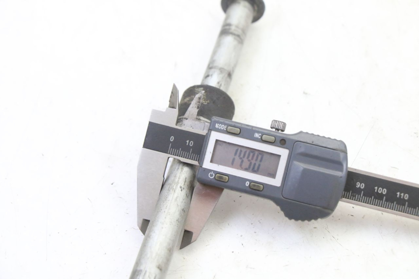 photo de HINTERRADACHSE HONDA XLV VARADERO 125 (2000 - 2006) - Technische Nahaufnahme