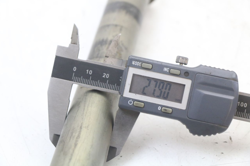 photo de HINTERRADACHSE YAMAHA FZ1 FAZER 1000 (2007 - 2009) - Technische Nahaufnahme