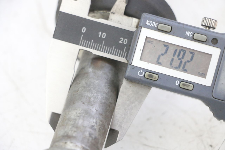 photo de HINTERRADACHSE YAMAHA YZ-F YZF 250 (2007 - 2013) - Detailansicht des Bauteils