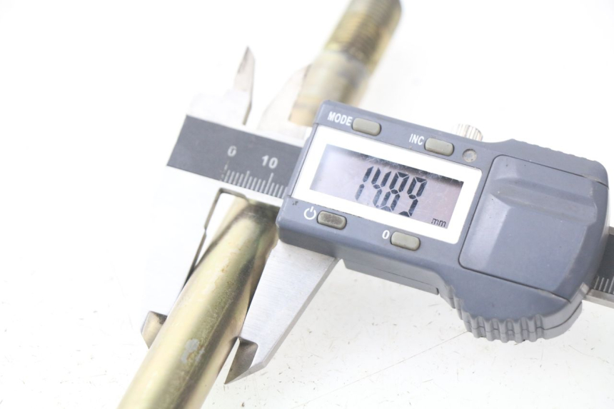 photo de VORDERRADACHSE HYOSUNG AQUILA GV 125 (2009 - 2016) - Zoom auf Gebrauchszustand