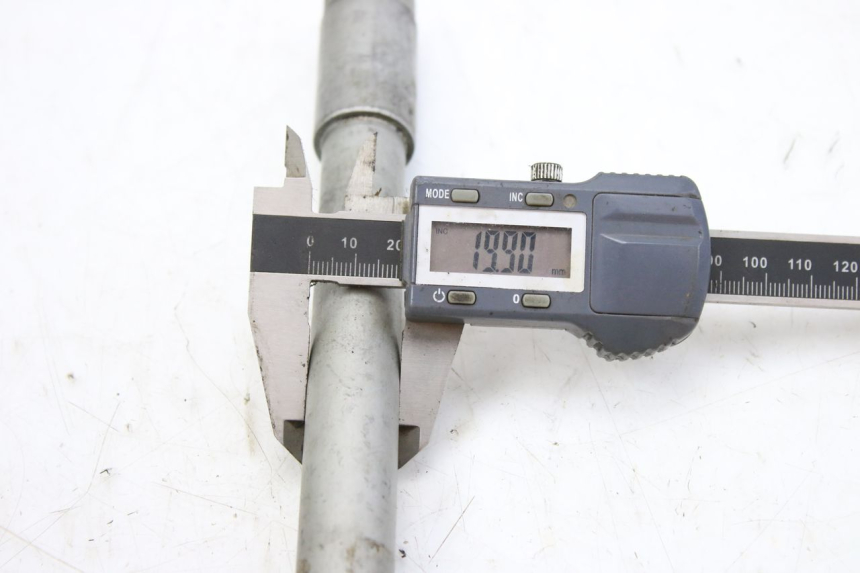 photo de VORDERACHSE HONDA CBF 500 (2004 - 2007) - Details der Befestigungspunkte